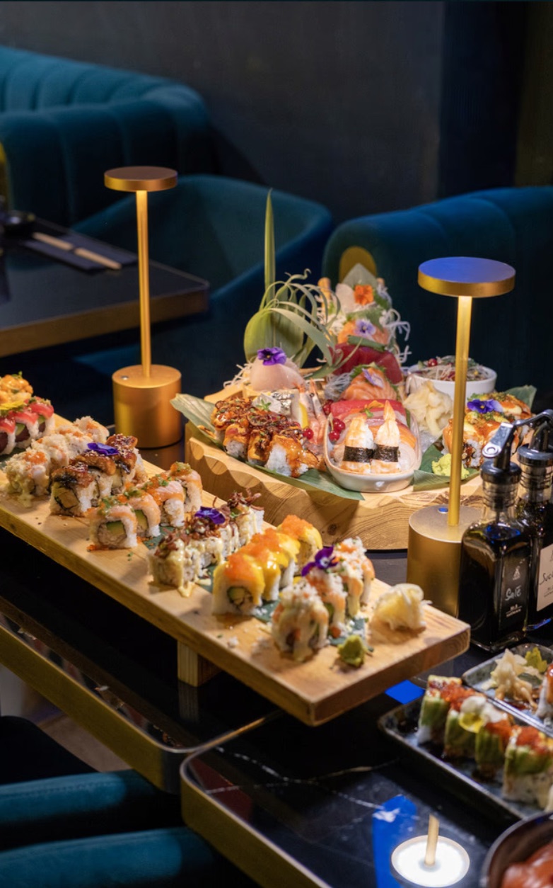 Plateau rolls et sashimi YORU Montparnasse